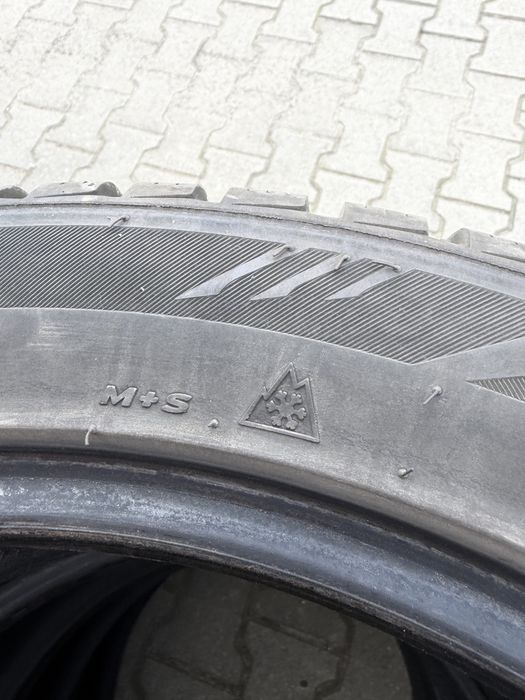 Opony zimowe 235/45R18 98V