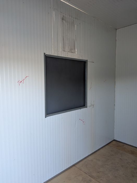 Anexo em PVC c/ base em madeira 4m x 2m x 3m