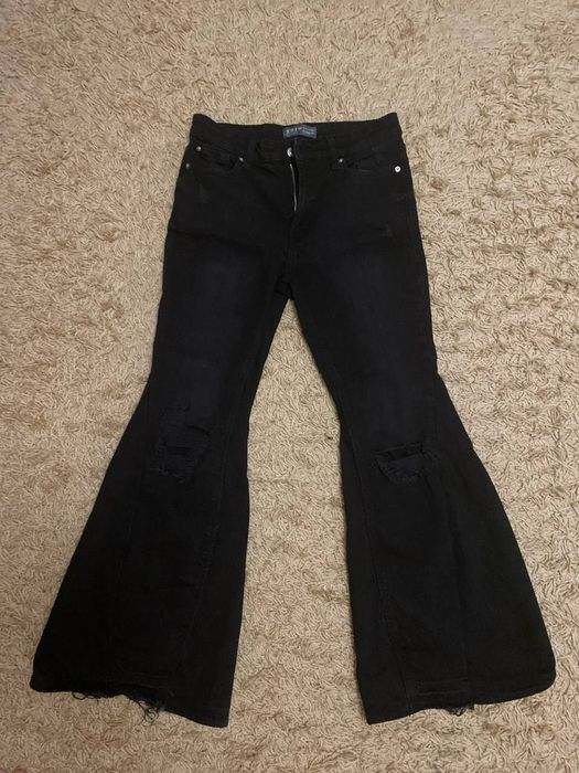 Джинсы клеш рваные