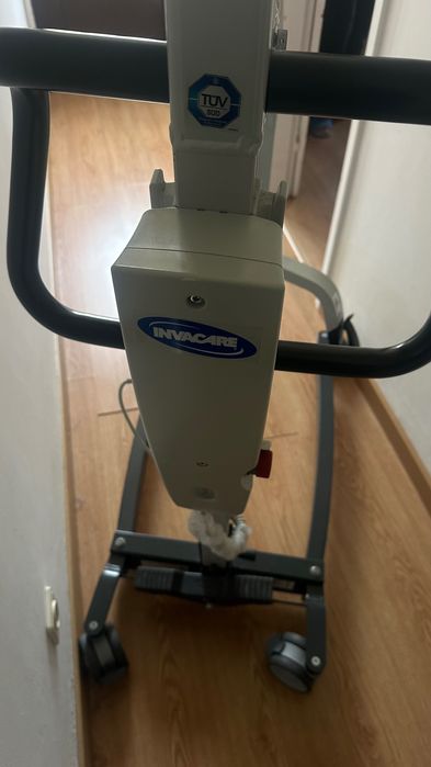Grua de Transferência Elétrica Invacare Birdie EVO Compact (150kg) + Arnês - Como Nova