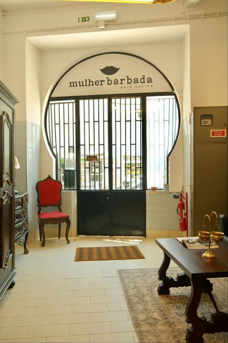 CADEIRA / POSTO DE TRABALHO PARA ALUGAR – Cabeleireira ou Barbeira | Alcantara, LISBOA