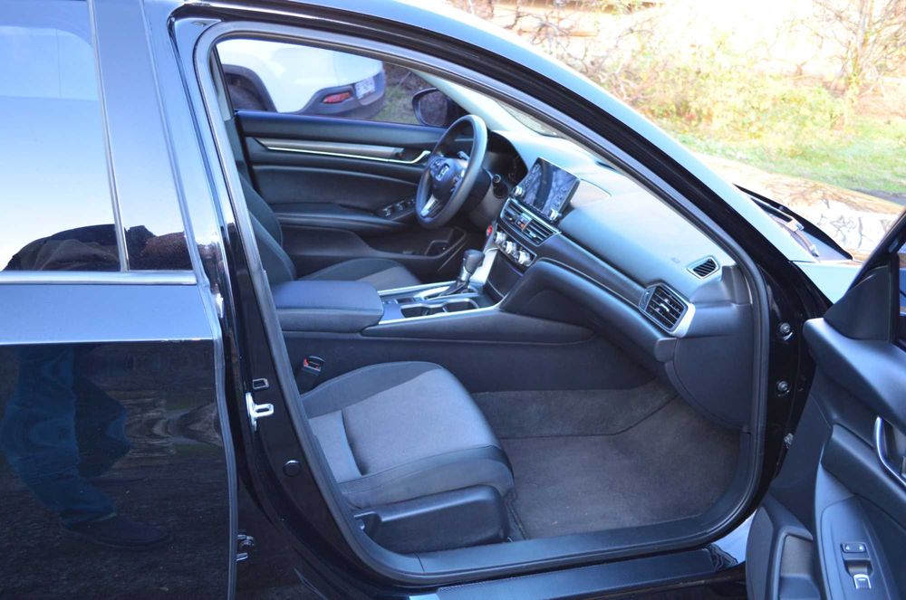 Honda Accord 2019 VIN 1HGCV1F11KA087216 фото оголошення 9 з 17
