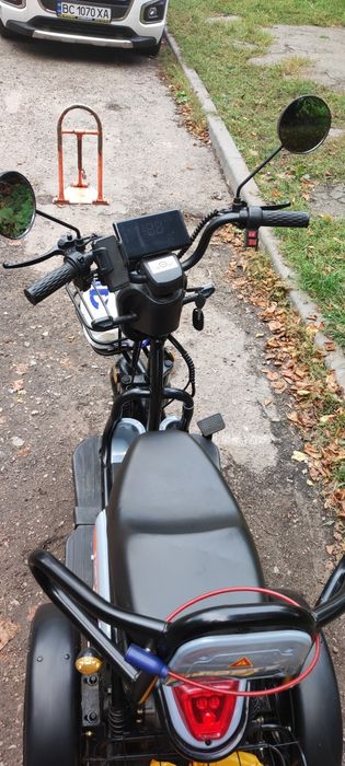 Триколісний електроскутер