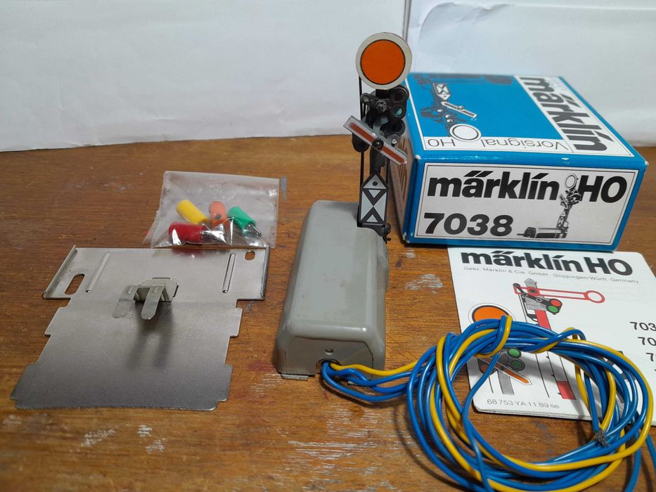 Sinal Avançado, 7038 Marklin H0 de três posições.