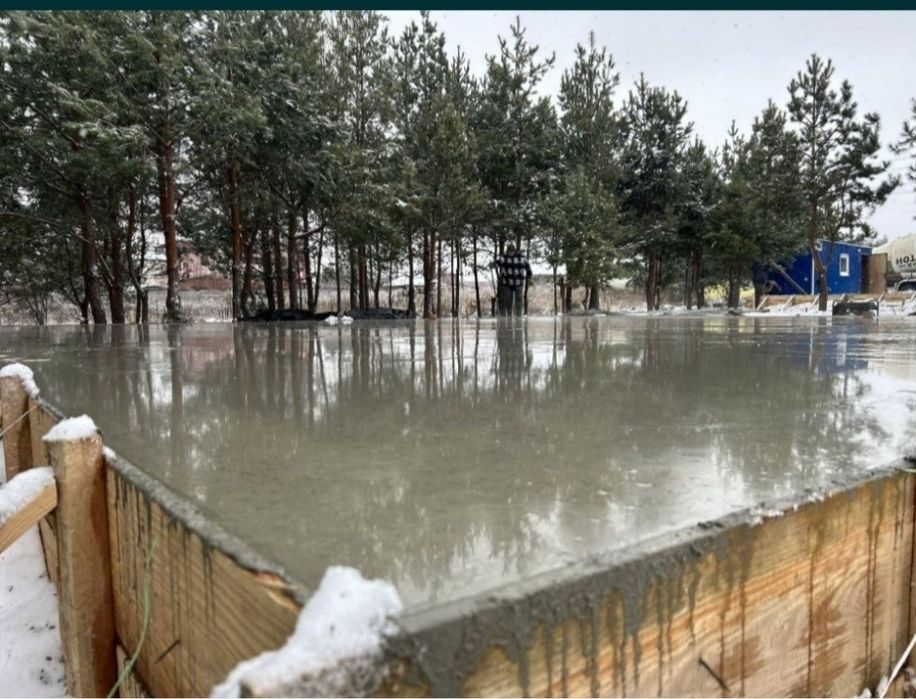 Фундамент, відмостка, площадка , паркан