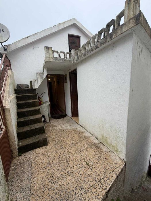 Casa T2 em Unhais-o-Velho: Projeto de Recuperação com Vistas + Terreno