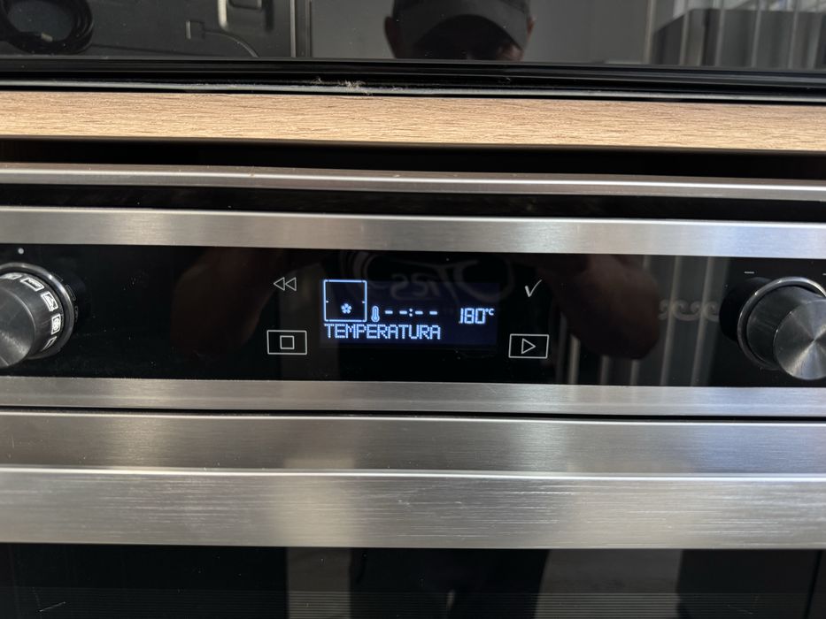 Духова шафа Hisense з парою