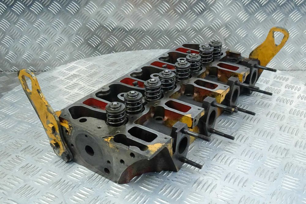 Głowica do silnika Deutz BF4M1012. Cylinder head Deutz BF4M1012