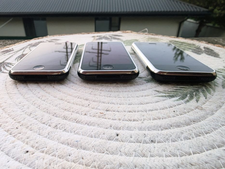 IPhone 1 generation 2g. 4gb, 8gb, 16 gb