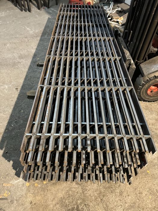 Ruszt ruszta kraty dla bydła wygrodzenia stanowiska maty