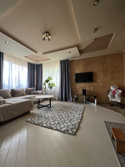 Будинок з цегли та Будинок з бруса на одній ділянці, басейн, баня.