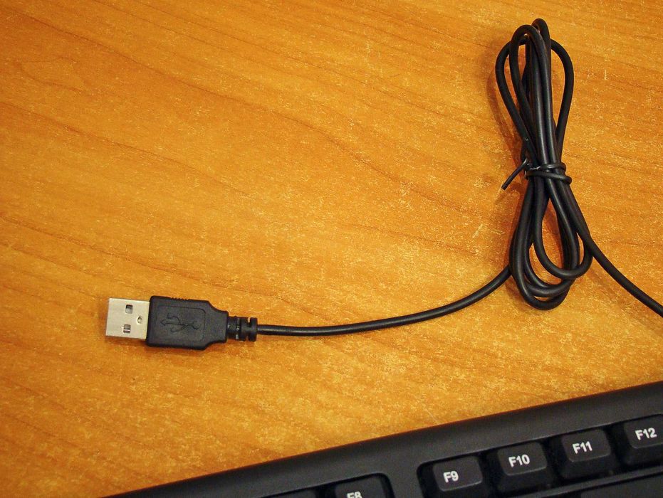 Продам компьютерную клавиатуру