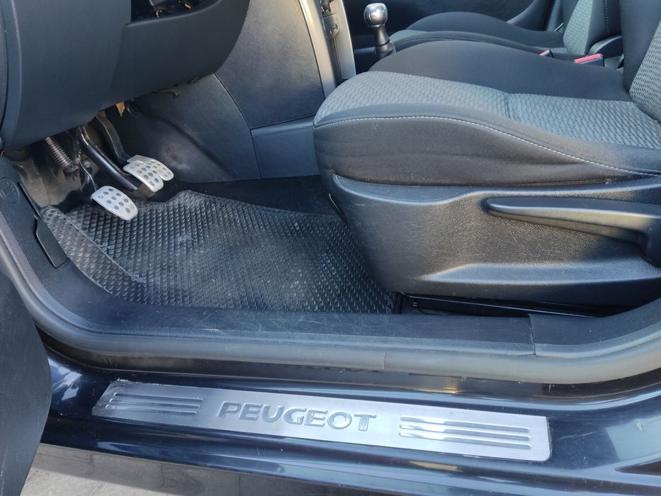 Peugeot 207sw  2011 рік 1,6 бензин