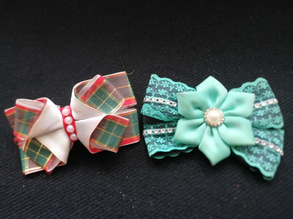 Zapinka do włosów złoto-czerwona kokarda z brokatem. Spinka