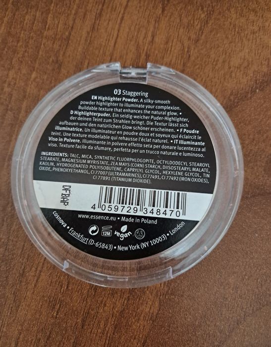 Rozświetlacz w kamieniu Essence