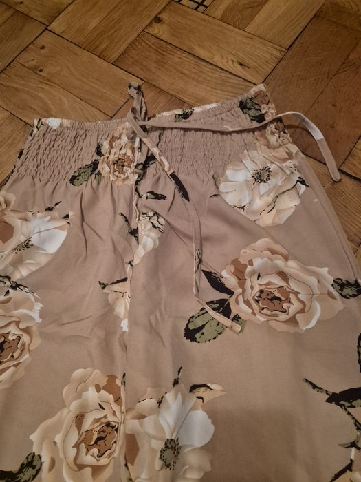 Spodnie beżowe w kwiaty Nowe M