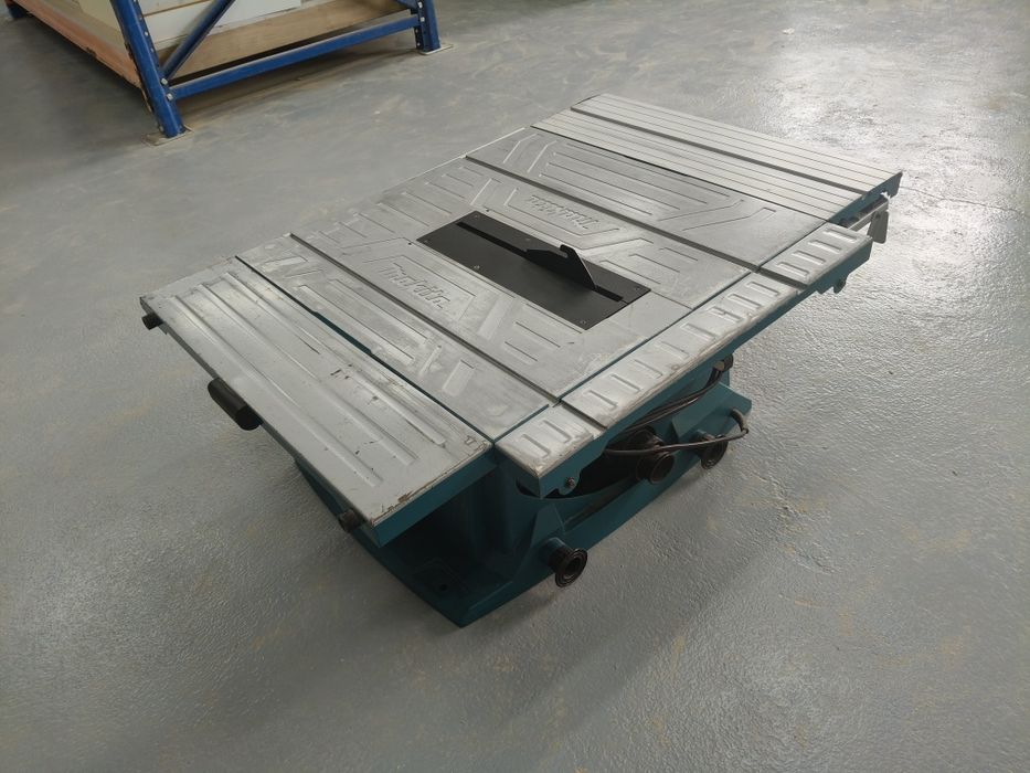 Piła  MAKITA MLT 100.