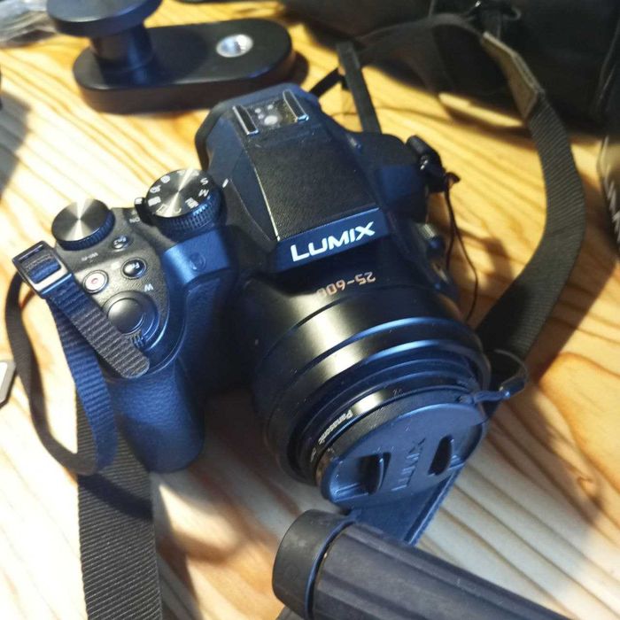 Câmara digital Lumix FZ300 com acessórios