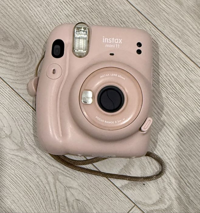 Неробочий instax mini 11 зі справною платою