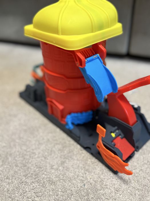 Трек Хот Вілс Пожежна станція Hot Wheels City Super City Fire