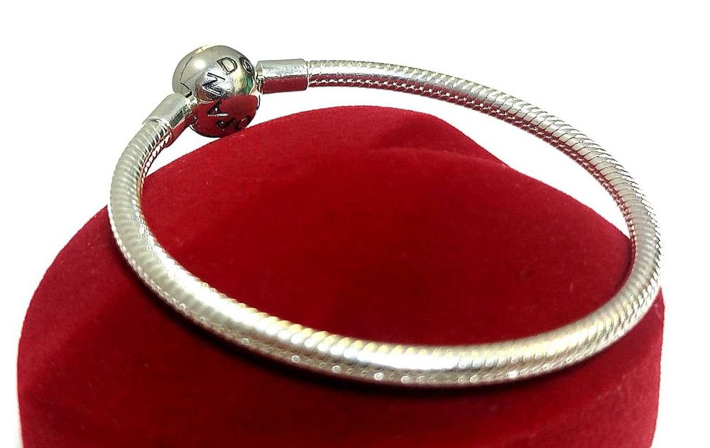 Pandora Bransoletka o splocie wężykowym Próba 925 Waga 13,31g Długość 17 cm