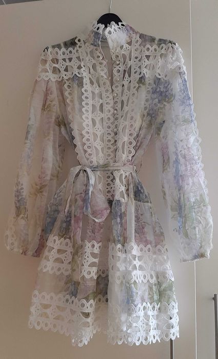 Vestido bordado multicolorido
