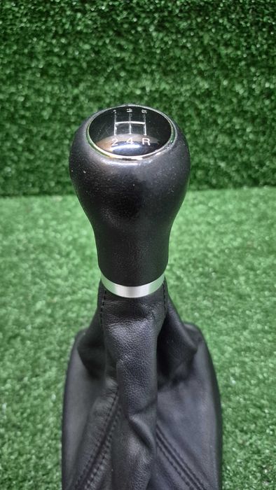 Manete / Moca de Velocidades com Fole Original Audi A4 B6 e A4 B7 (5 Velocidades) em excelente estado