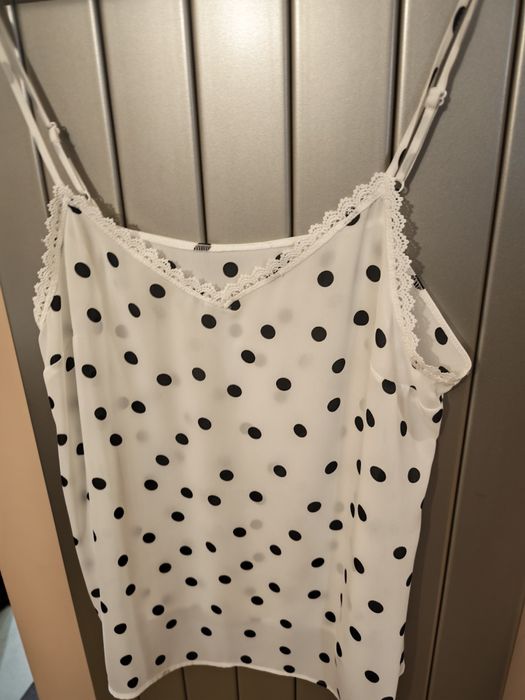 Damski top biały w czarne kropki