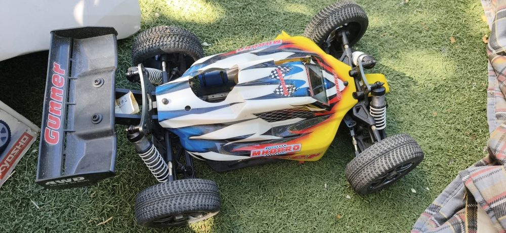 RC nitro Kyosho inferno e Subaru Impreza