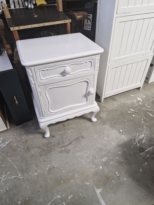 Mesa de cabeceira madeira maciça