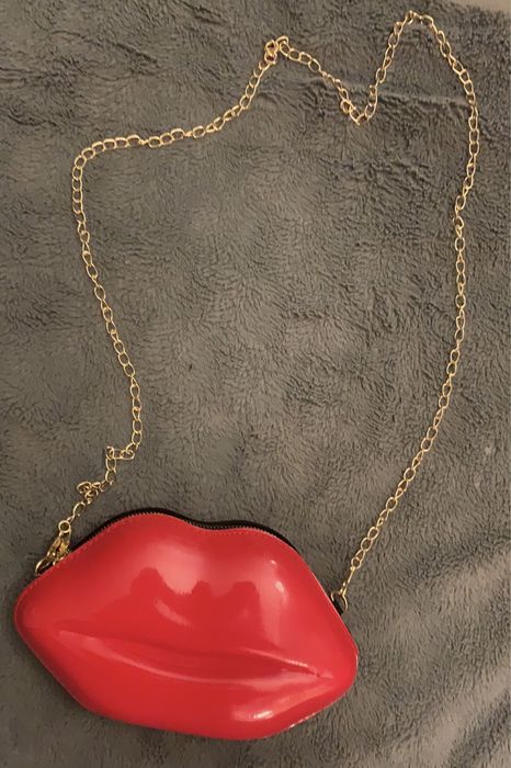 Kopertówka na zamek kształt ust