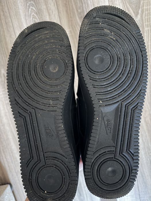 Продам кросівки nike air force 1