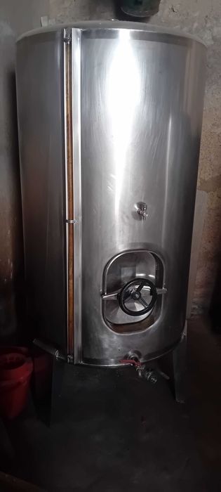 Cuba inoxe para vinho com capacidade para 750l