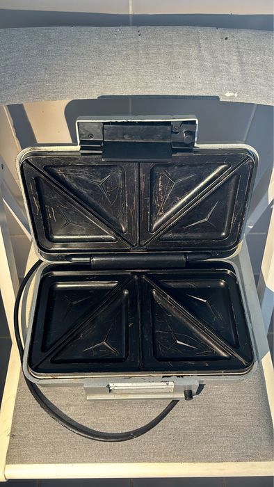 tostadeira/ sanduicheira