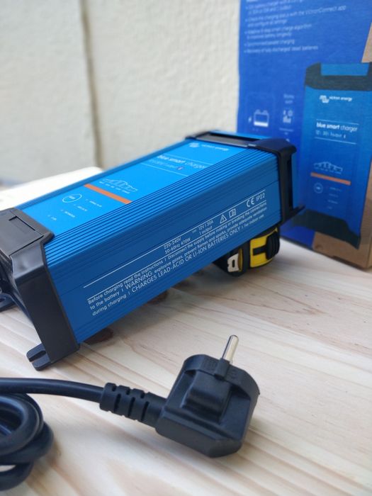 Carregador bateria Blue Smart Victron 12v 15/20/30A  24v 8/12/16A