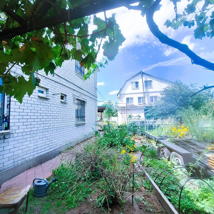 Продам дом 610м2 левій берег действующий бизнес