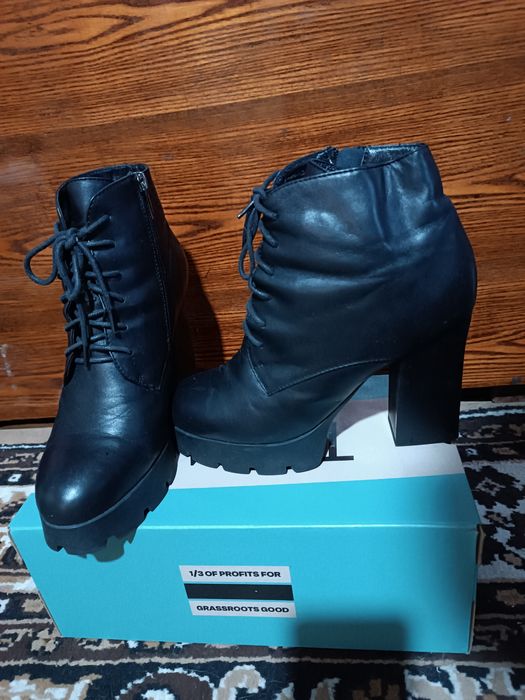 Чоботи , черевички