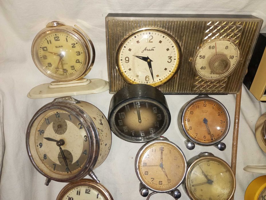 Часы будильник механические настольные советские ссср на запчасти