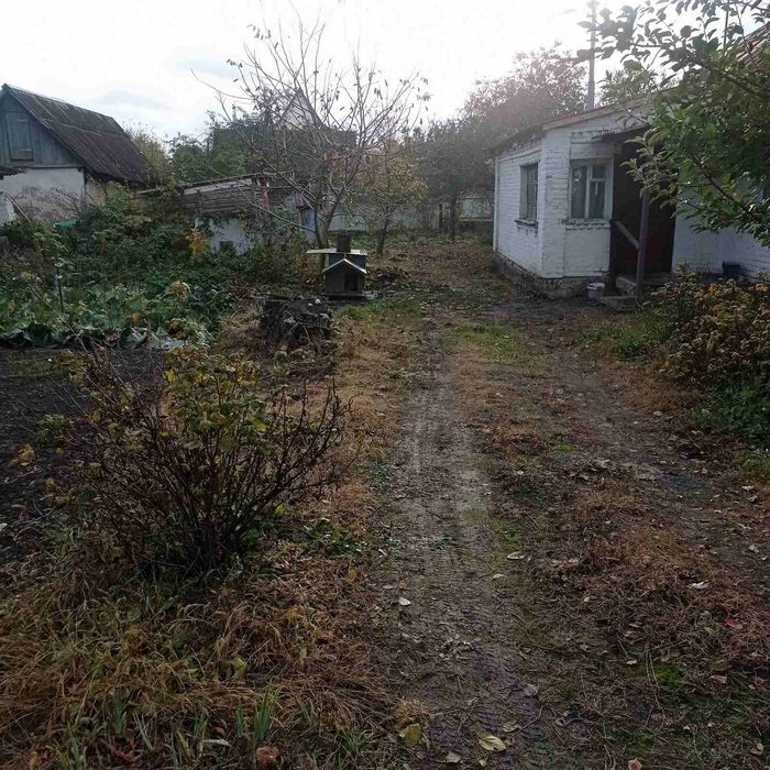 Продається пів будинку.