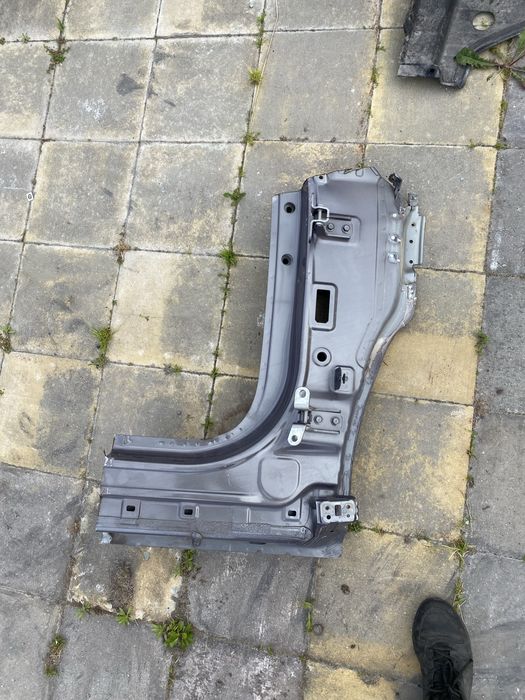 Четверть стіка передня ioniq 5