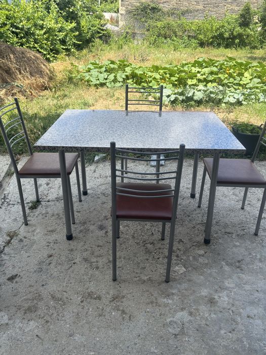 Vendo 3 mesas novas com 6 cadeiras