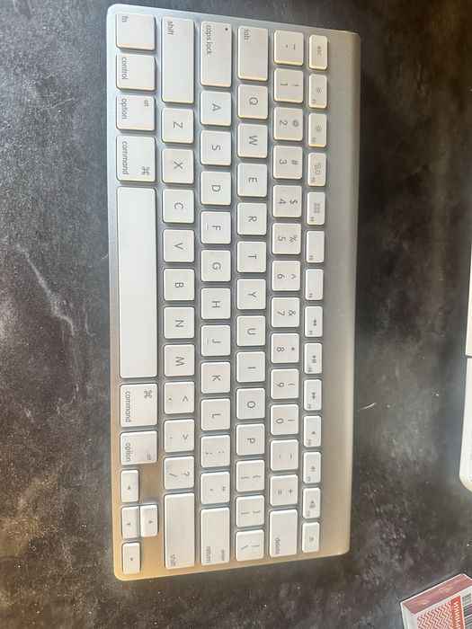 Безпровідна клавіатура Apple