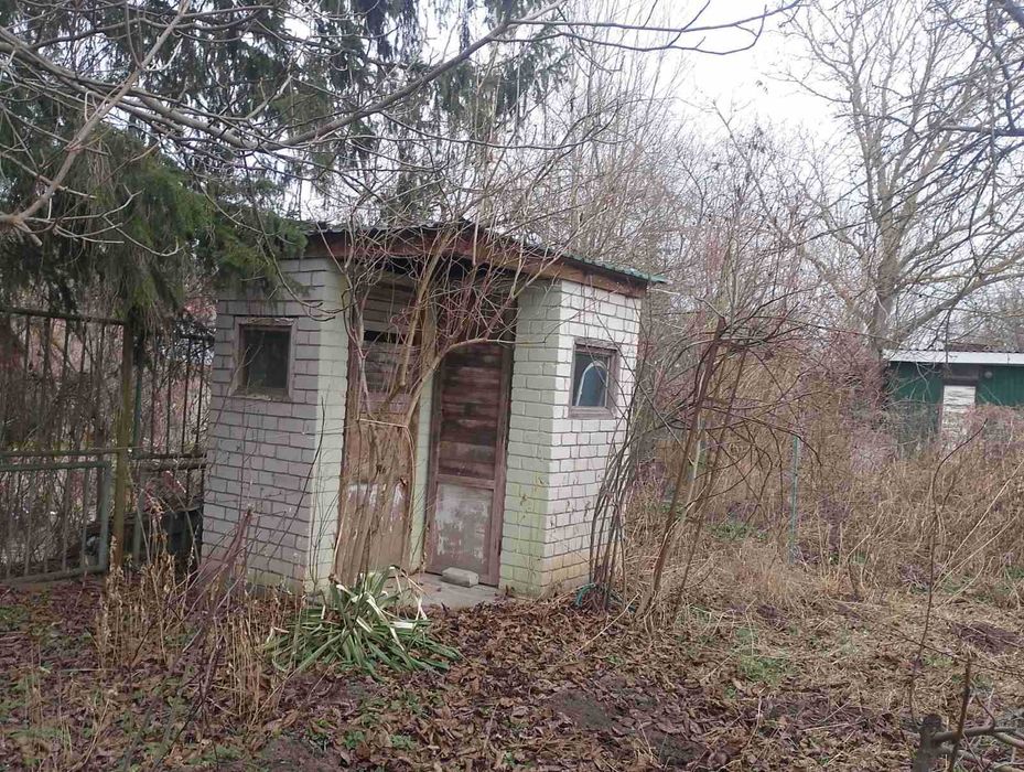 Дачний участок з будинком