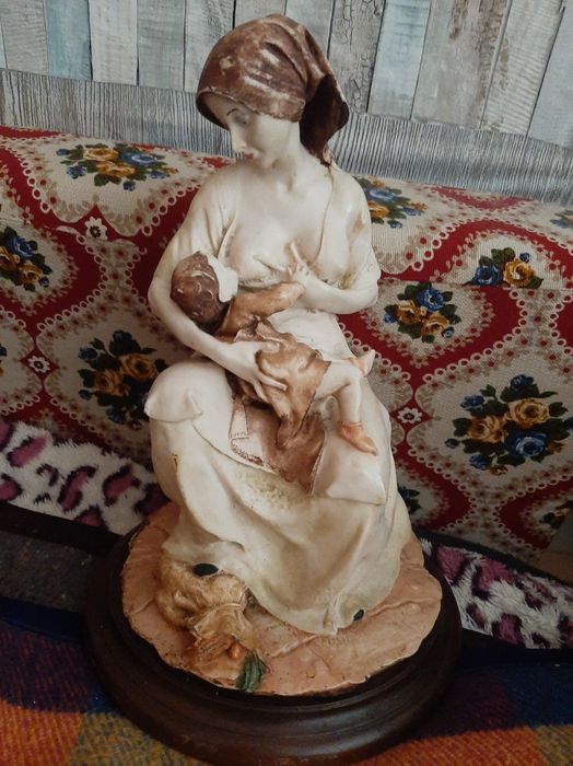 Mãe a Amanentar Estatueta