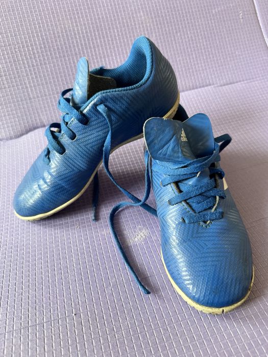 Бутси, футзалки adidas для залу і поля