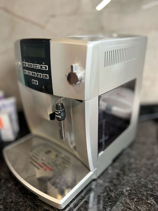 DeLonghi Magnifica Rapid Cappuccino Venezia ESAM 04.320S
