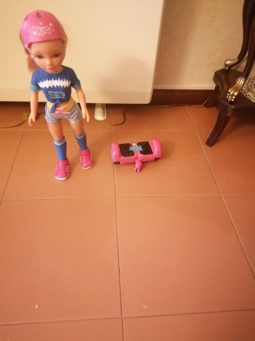 Boneca Nancy, hoverboard