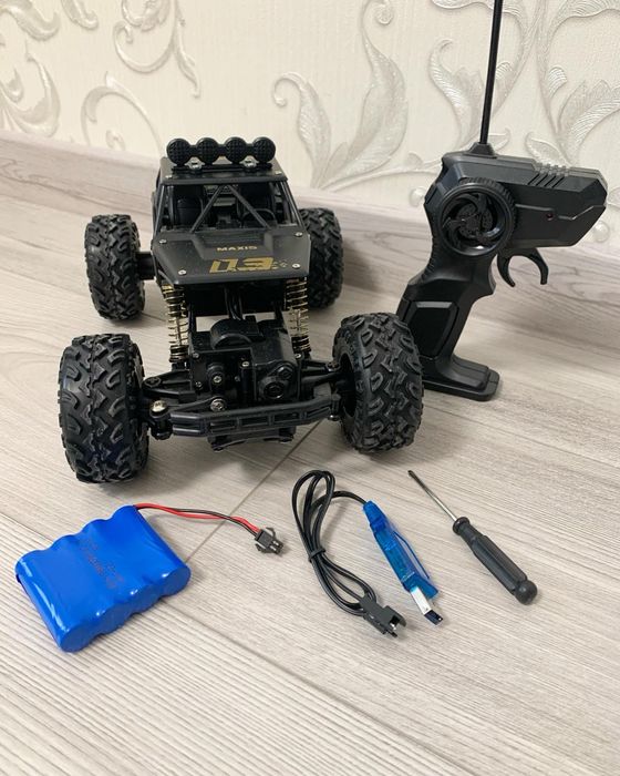 Машинка на радіокеруванні пульте управления радиоуправлении