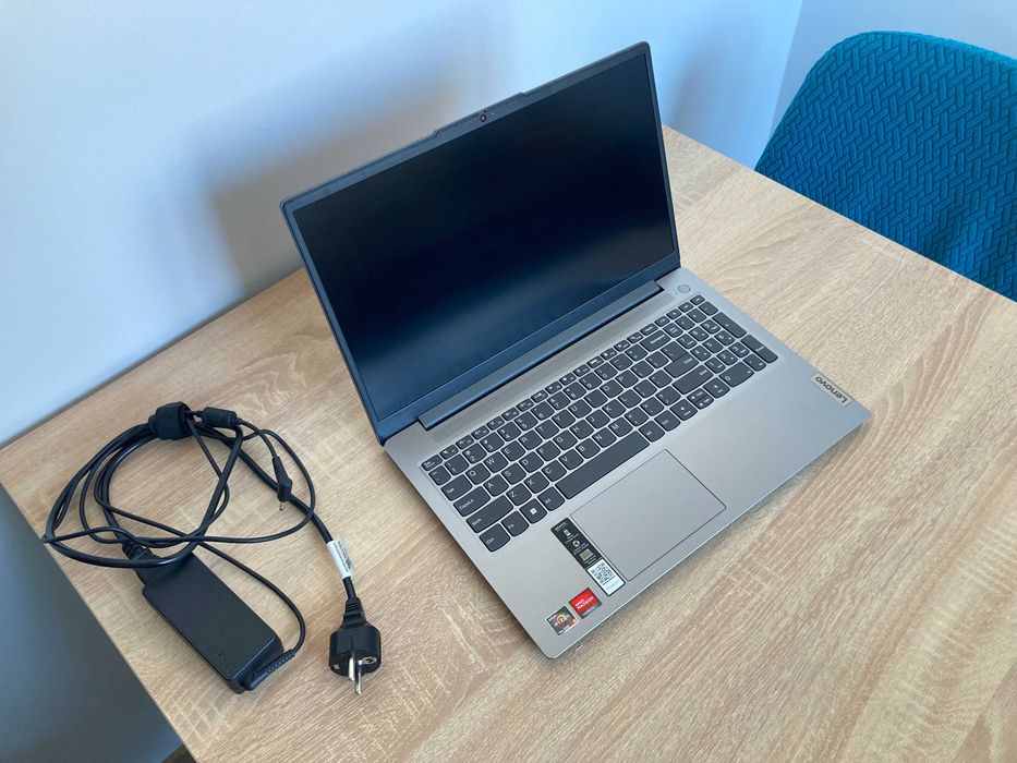 Laptop Lenovo IdeaPad Slim 3 / 15,6" / 16GB / 512GB / Ryzen / SSD