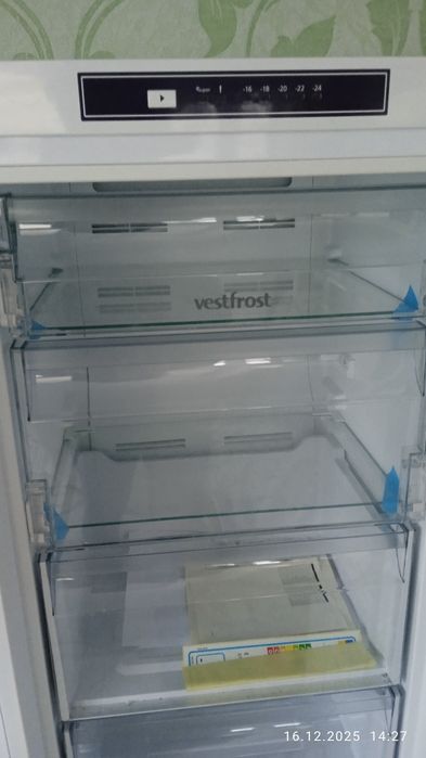 Новая морозильная камера Vestfrost CMFN144W.